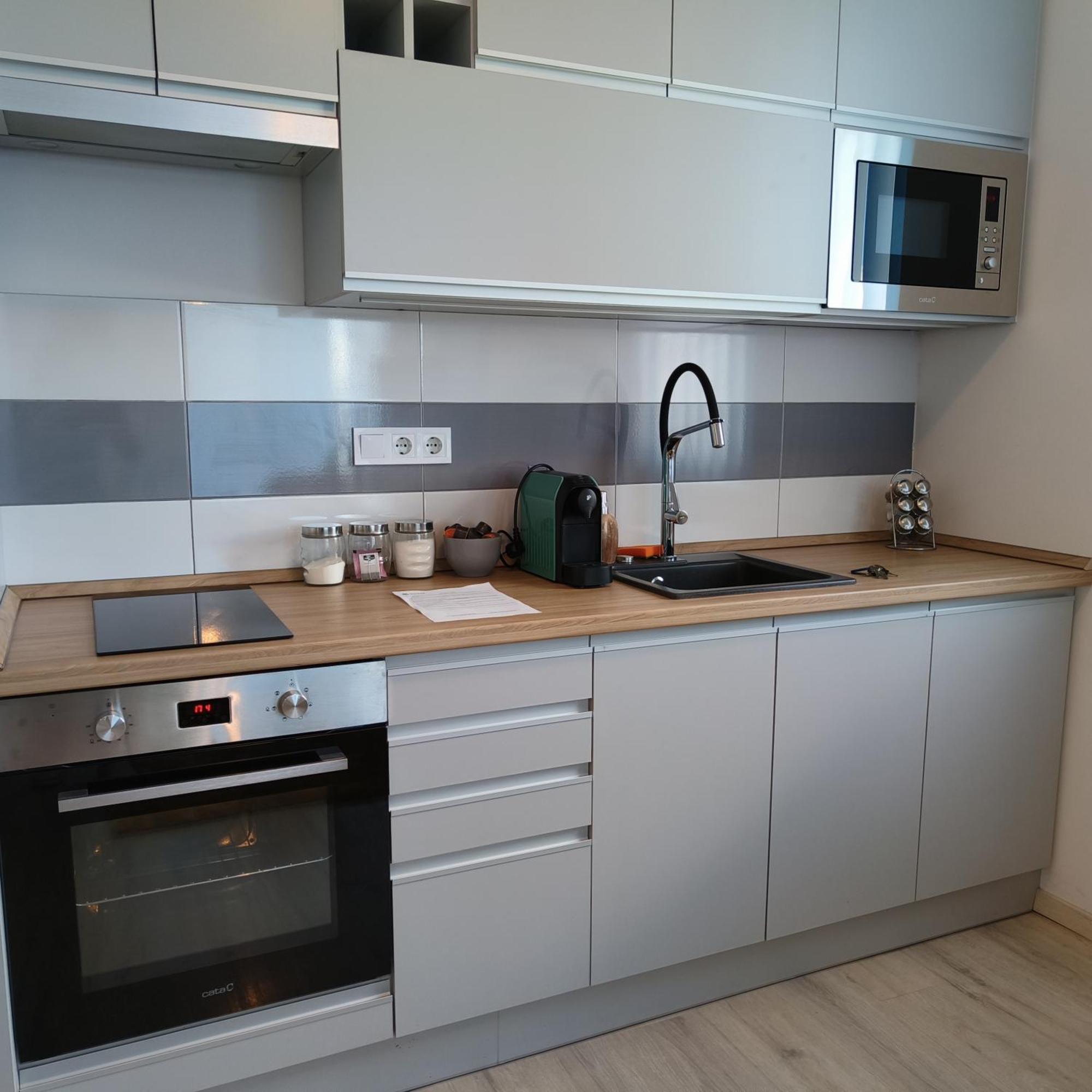 Pe-Ki Lux Apartman Székesfehérvár Exteriör bild