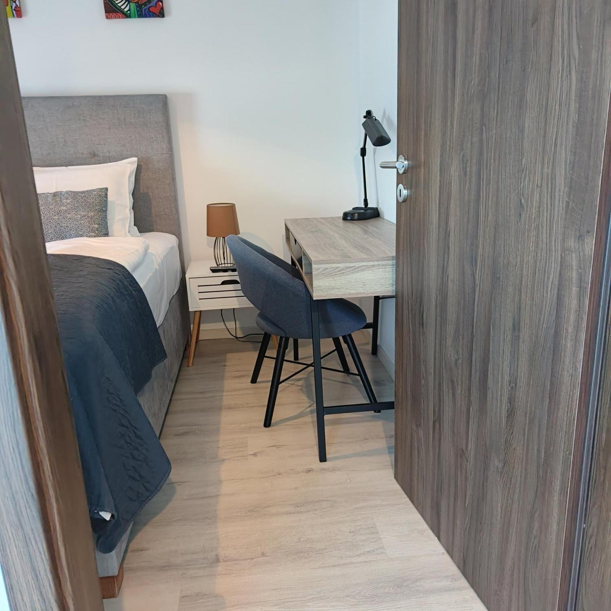Pe-Ki Lux Apartman Székesfehérvár Exteriör bild